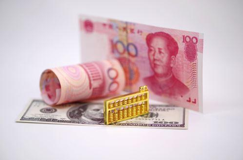 中国平安2024年“客户嘉年华”最后，2000名客户与费翔、许昕共度“平安朋友之夜”